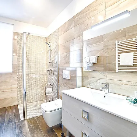 Splendid Holiday Homepula Pula
