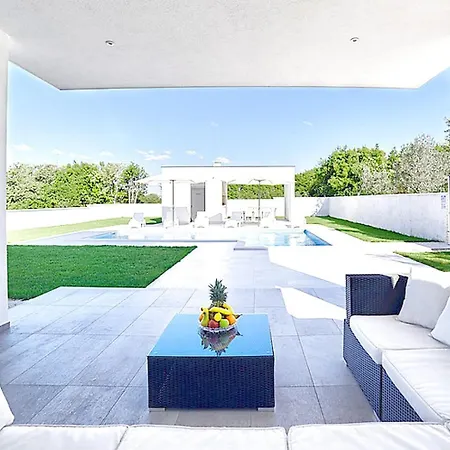 Splendid Holiday Homepula Holiday home