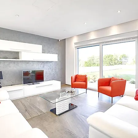 Holiday home Splendid Holiday Homepula