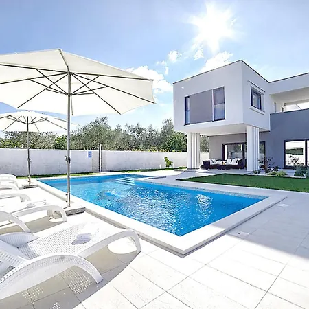 Splendid Holiday Homepula * Pula